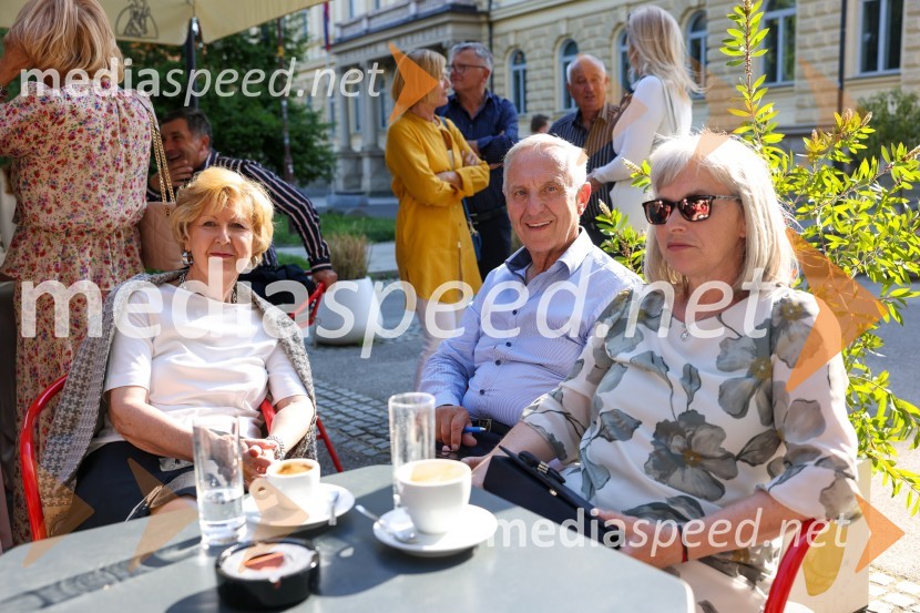  Špela Medved Valant;  Janez Bukovnik, predsednik uprave Športna loterija d.d.  ;  Irena BukovnikTone Vogrinec, zabava za 80. rojstni dan