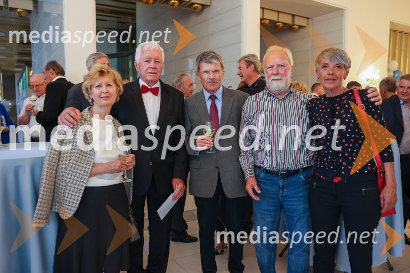  Špela Medved Valant;  Tone Vogrinec, športni in smučarski funkcionar;  Stane Valant, nekdanji predsednik Smučarske zveze Slovenije;  Jaro Kalan, dolgoletni direktor SZS;  Mojca KalanTone Vogrinec, zabava za 80. rojstni dan