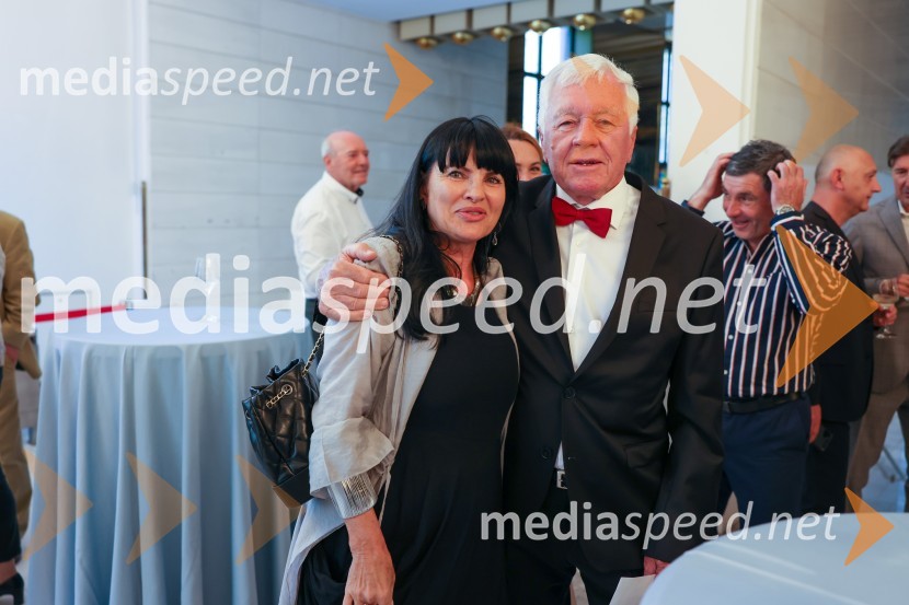 mag.  Helena  Cvikl, profesorica, Turistica Portorož;  Tone Vogrinec, športni in smučarski funkcionarTone Vogrinec, zabava za 80. rojstni dan