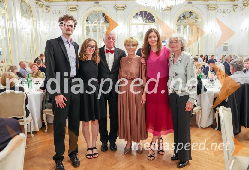  Sašo Kralj, aktivist;  Lana Vogrinec;  Tone Vogrinec, športni in smučarski funkcionar;  Alenka Vogrinec;  Nike Vogrinec;  Silva Mrkalj VogrinecTone Vogrinec, zabava za 80. rojstni dan