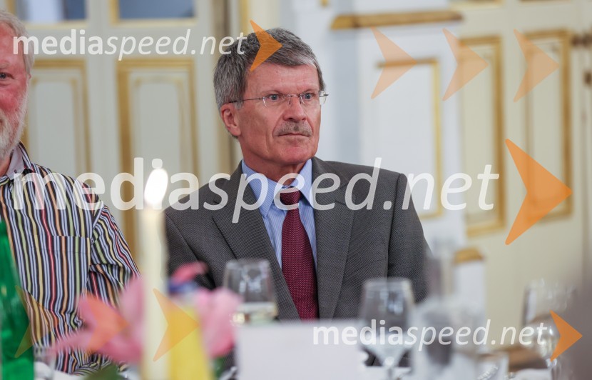  Stane Valant, nekdanji predsednik Smučarske zveze SlovenijeTone Vogrinec, zabava za 80. rojstni dan