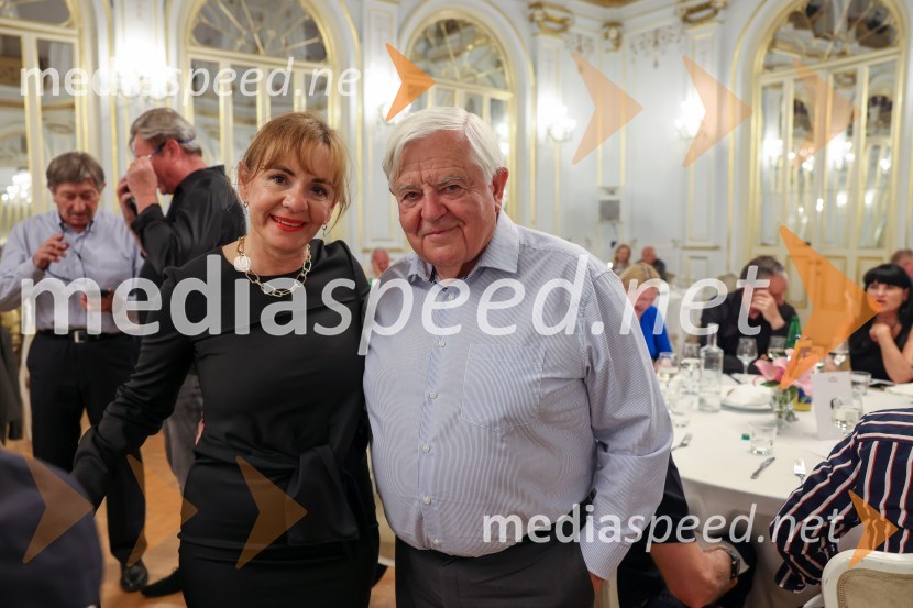  Zvezdana Lubej, soustanoviteljica luksuznega glmping letovišča Chocolate village ter ustanoviteljica in direktorica podjetja Kadrovske storitve;  Milan Kučan, nekdanji predsednik Republike SlovenijeTone Vogrinec, zabava za 80. rojstni dan