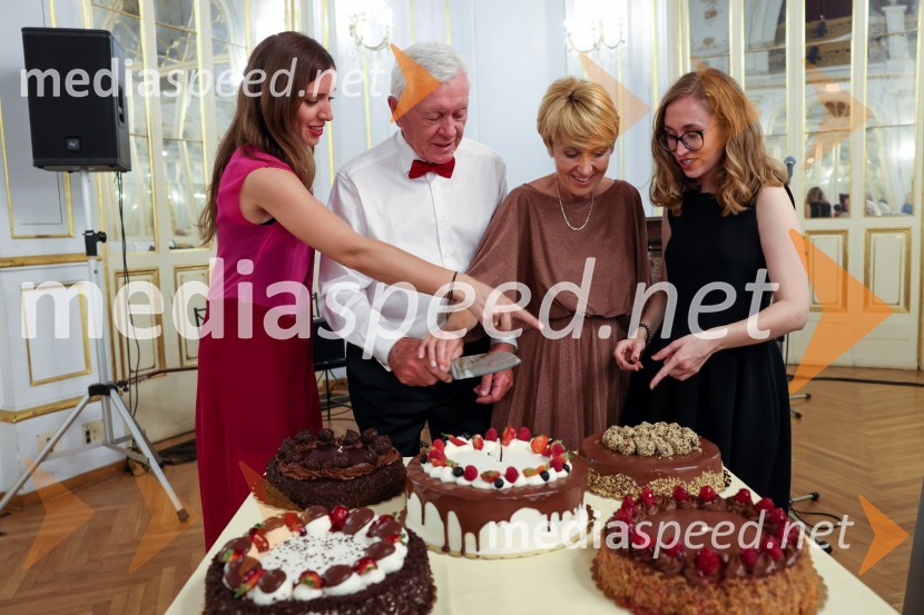  Nike Vogrinec;  Tone Vogrinec, športni in smučarski funkcionar;  Alenka Vogrinec;  Lana VogrinecTone Vogrinec, zabava za 80. rojstni dan