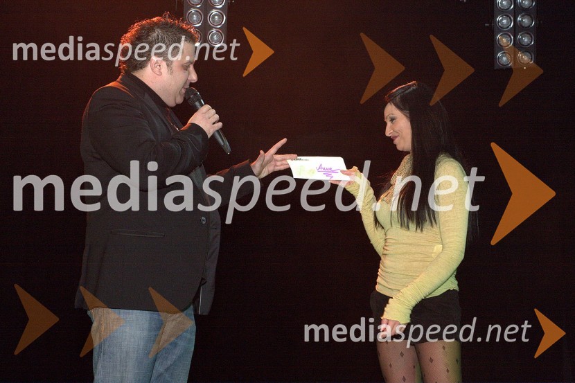 Filip Kocijančič, novinar in Anna Milinkovič, Miss bikini 2007Zabava s Playboyevimi zajčicami