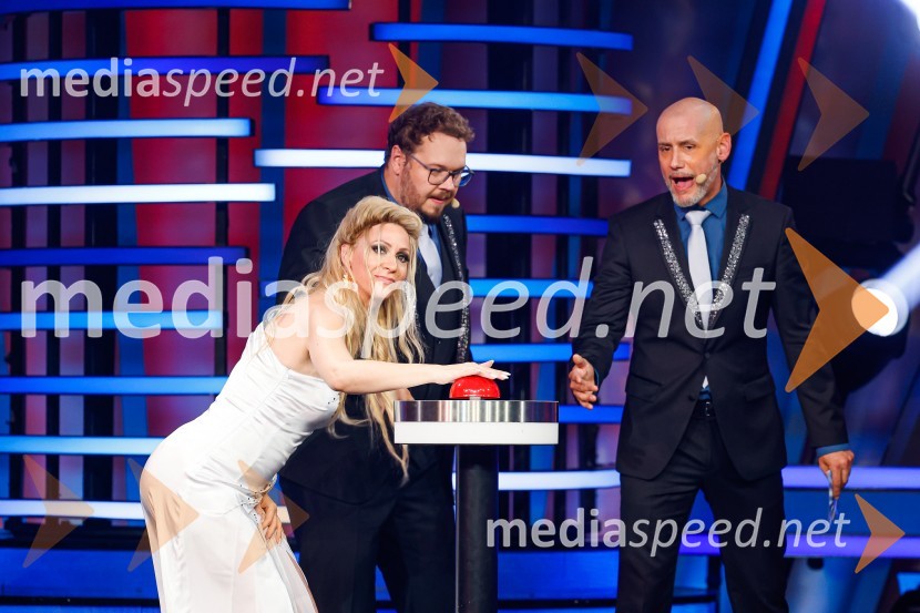  Martina Majerle, pevka;  Sašo Stare, stand up komik, voditelj;  Peter Poles, televizijski voditeljZnan obraz ima svoj glas, 9. oddaja