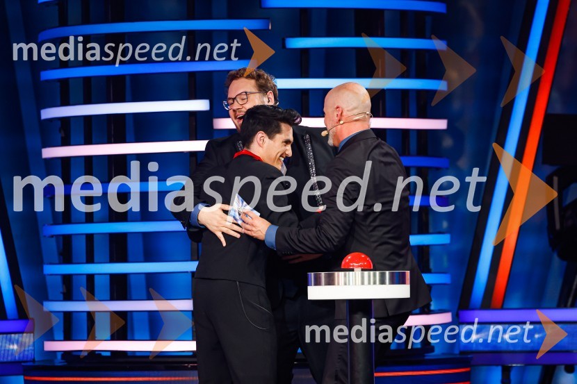  Sašo Stare, stand up komik, voditelj;  Matevž Derenda, Booom;  Peter Poles, televizijski voditeljZnan obraz ima svoj glas, 9. oddaja