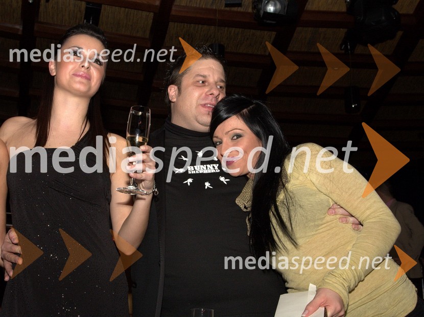 Barbara Podobnik, Playboyeva zajčica, Filip Kocijančič, novinar in Anna Milinkovič, Miss bikini 2007 in Playboyeva zajčicaZabava s Playboyevimi zajčicami