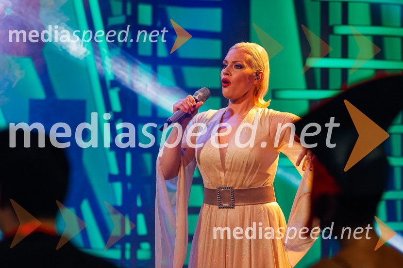  Taja Golavšek - Taja Devi, glasbenicaZnan obraz ima svoj glas, 9. oddaja