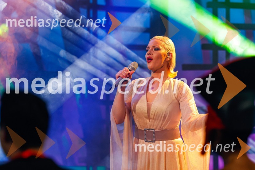  Taja Golavšek - Taja Devi, glasbenicaZnan obraz ima svoj glas, 9. oddaja