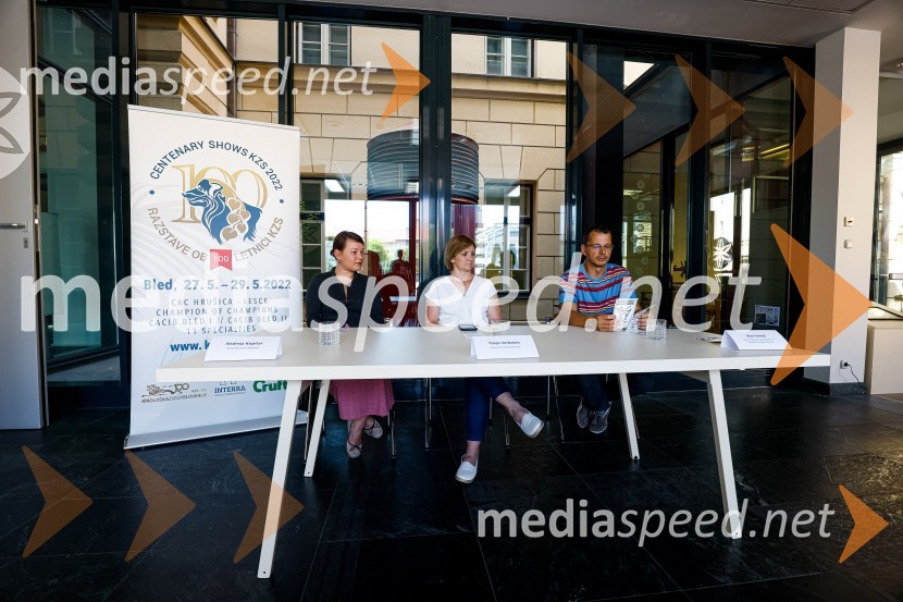  Andreja Kopitar, poslovna sekretarka KZS;  Tanja Verboter, višja kustosinja in direktorica Muzeja Velenje;  Blaž Verbič, kustos dokumentalist, Slovenski etnografski muzej in Enota reševalnih psov SlovenijePsom prijazen in dostopen muzej, novinarska konferenca