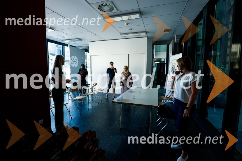 Psom prijazen in dostopen muzej, novinarska konferenca