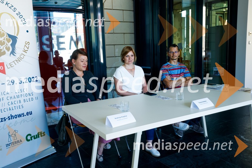  Andreja Kopitar, poslovna sekretarka KZS;  Tanja Verboter, višja kustosinja in direktorica Muzeja Velenje;  Blaž Verbič, kustos dokumentalist, Slovenski etnografski muzej in Enota reševalnih psov SlovenijePsom prijazen in dostopen muzej, novinarska konferenca