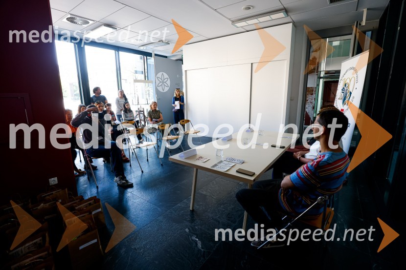 Psom prijazen in dostopen muzej, novinarska konferenca