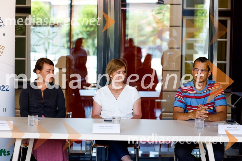  Andreja Kopitar, poslovna sekretarka KZS;  Tanja Verboter, višja kustosinja in direktorica Muzeja Velenje;  Blaž Verbič, kustos dokumentalist, Slovenski etnografski muzej in Enota reševalnih psov SlovenijePsom prijazen in dostopen muzej, novinarska konferenca