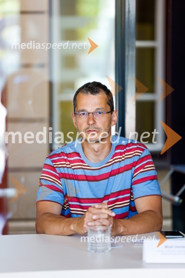  Blaž Verbič, kustos dokumentalist, Slovenski etnografski muzej in Enota reševalnih psov SlovenijePsom prijazen in dostopen muzej, novinarska konferenca