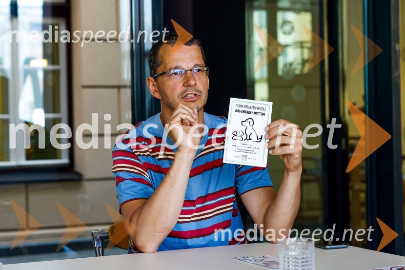  Blaž Verbič, kustos dokumentalist, Slovenski etnografski muzej in Enota reševalnih psov SlovenijePsom prijazen in dostopen muzej, novinarska konferenca
