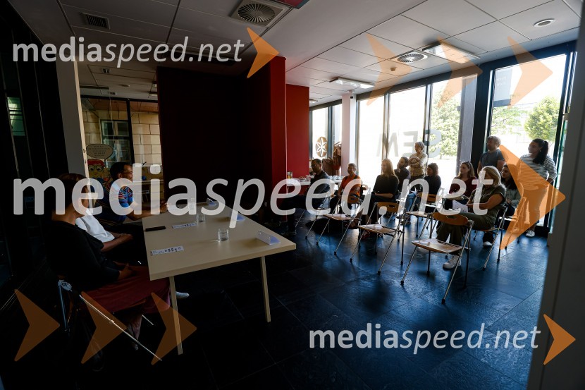 Psom prijazen in dostopen muzej, novinarska konferenca