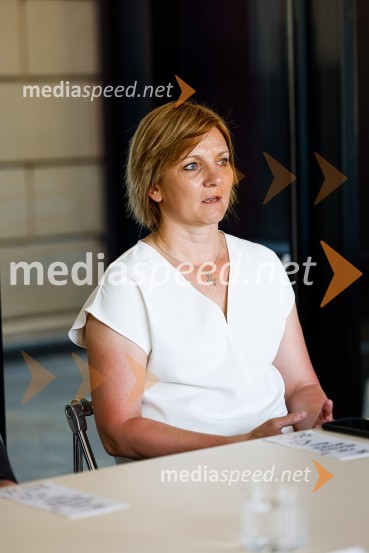  Tanja Verboter, višja kustosinja in direktorica Muzeja VelenjePsom prijazen in dostopen muzej, novinarska konferenca