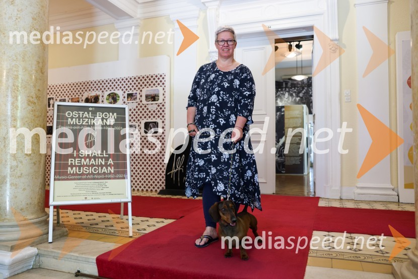 dr. Aleksandra  Berberih Slana, direktorica Muzeja narodne osvoboditve MariborPsom prijazen in dostopen muzej, novinarska konferenca