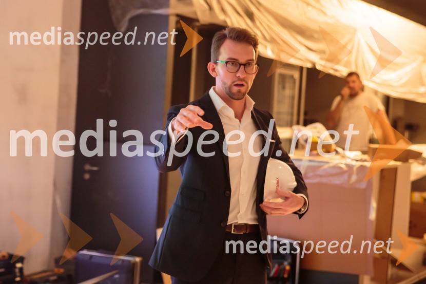  Lucas Langhammer, direktor podjetja Cineplexx v SlovenijiNovinarska konferenca pred otvoritvijo Cineplexx kina v Supernovi Ljubljana