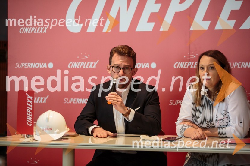  Lucas Langhammer, direktor podjetja Cineplexx v Sloveniji;  Nina Hočevar, marketing CineplexxNovinarska konferenca pred otvoritvijo Cineplexx kina v Supernovi Ljubljana