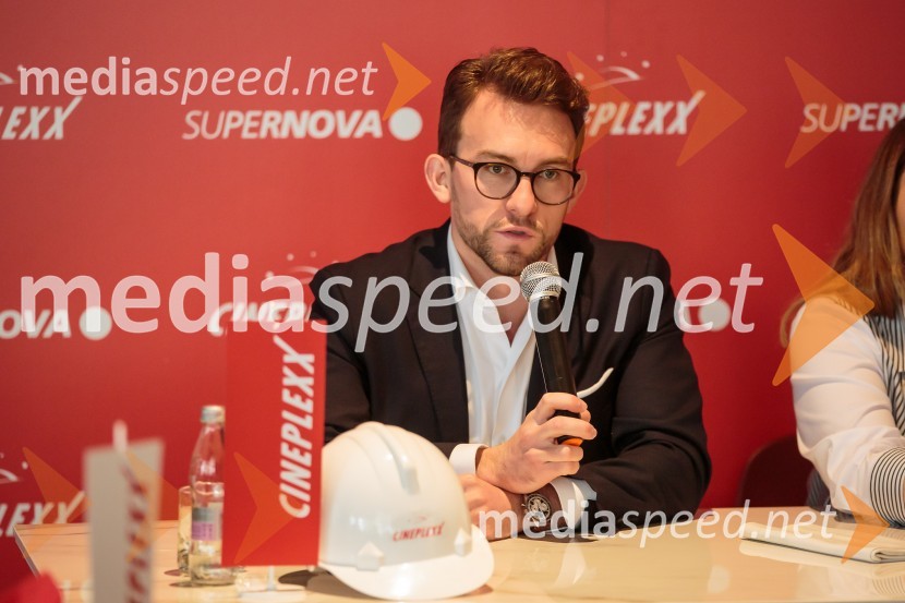  Lucas Langhammer, direktor podjetja Cineplexx v SlovenijiNovinarska konferenca pred otvoritvijo Cineplexx kina v Supernovi Ljubljana