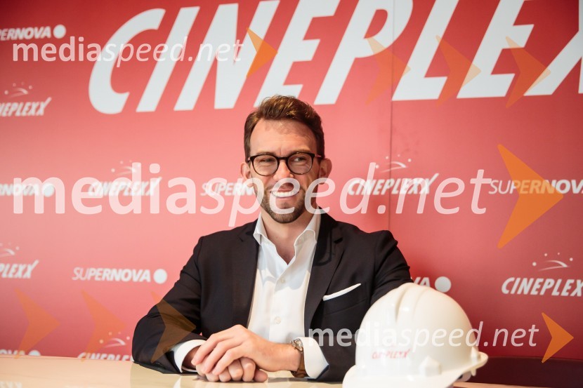  Lucas Langhammer, direktor podjetja Cineplexx v SlovenijiNovinarska konferenca pred otvoritvijo Cineplexx kina v Supernovi Ljubljana