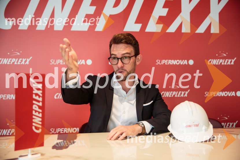  Lucas Langhammer, direktor podjetja Cineplexx v SlovenijiNovinarska konferenca pred otvoritvijo Cineplexx kina v Supernovi Ljubljana