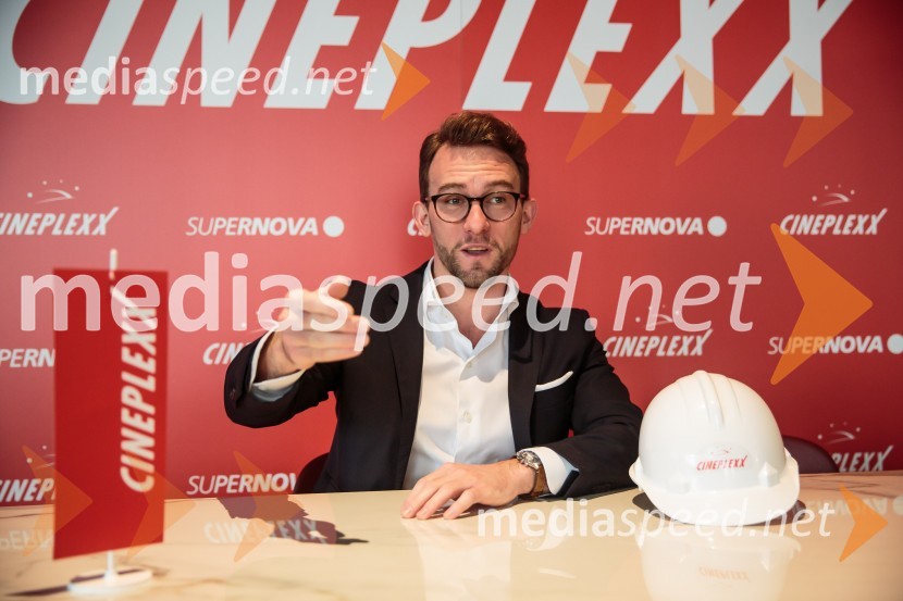  Lucas Langhammer, direktor podjetja Cineplexx v SlovenijiNovinarska konferenca pred otvoritvijo Cineplexx kina v Supernovi Ljubljana