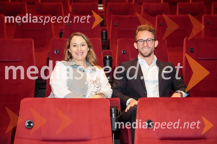  Nina Hočevar, marketing Cineplexx;  Lucas Langhammer, direktor podjetja Cineplexx v SlovenijiNovinarska konferenca pred otvoritvijo Cineplexx kina v Supernovi Ljubljana