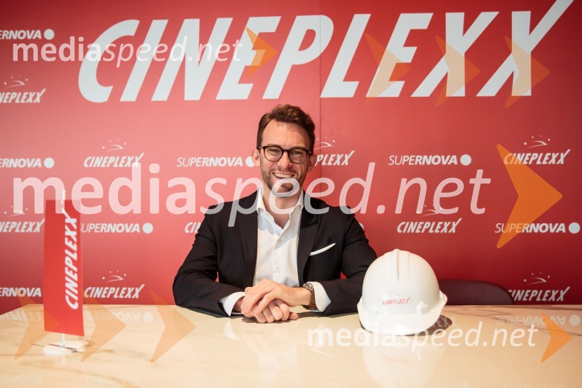  Lucas Langhammer, direktor podjetja Cineplexx v SlovenijiNovinarska konferenca pred otvoritvijo Cineplexx kina v Supernovi Ljubljana