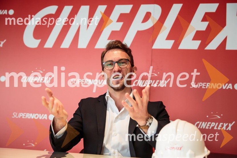  Lucas Langhammer, direktor podjetja Cineplexx v SlovenijiNovinarska konferenca pred otvoritvijo Cineplexx kina v Supernovi Ljubljana