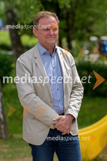 dr. Samo Peter Medved,  podžupan, Mestna občina Maribor 3D zebra za večjo varnost zdaj tudi v Mariboru pri Osnovni šoli Kamnica