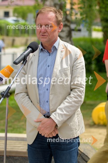 dr. Samo Peter Medved,  podžupan, Mestna občina Maribor 3D zebra za večjo varnost zdaj tudi v Mariboru pri Osnovni šoli Kamnica