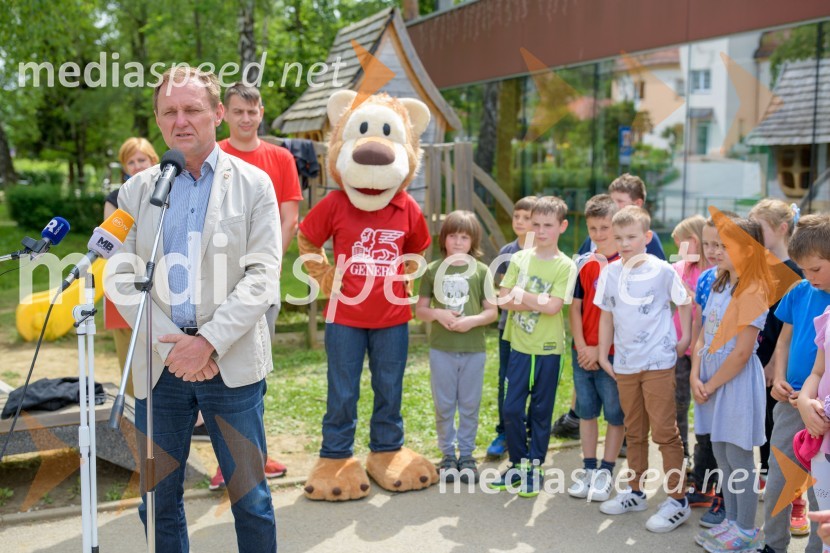 dr. Samo Peter Medved,  podžupan, Mestna občina Maribor 3D zebra za večjo varnost zdaj tudi v Mariboru pri Osnovni šoli Kamnica