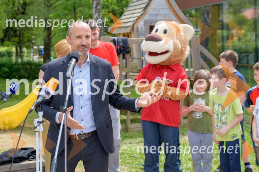  Mitja  Feri, član uprave zavarovalnice Generali3D zebra za večjo varnost zdaj tudi v Mariboru pri Osnovni šoli Kamnica