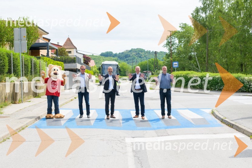 dr. Samo Peter Medved,  podžupan, Mestna občina Maribor ;  Mitja  Feri, član uprave zavarovalnice Generali;  Robert Štaba, predsednik Zavoda Varna pot;  Tomaž Čeplak,  ravnatelj OŠ Kamnica3D zebra za večjo varnost zdaj tudi v Mariboru pri Osnovni šoli Kamnica