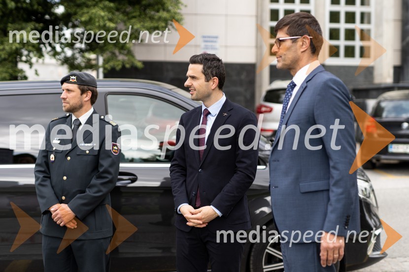  Matej Tonin, podpredsednik vlade in minister za obrambo;  Matjaž Rakovec, župan Mestne občine KranjOdprtje razstave natečajnih rešitev za park Slovenske himne