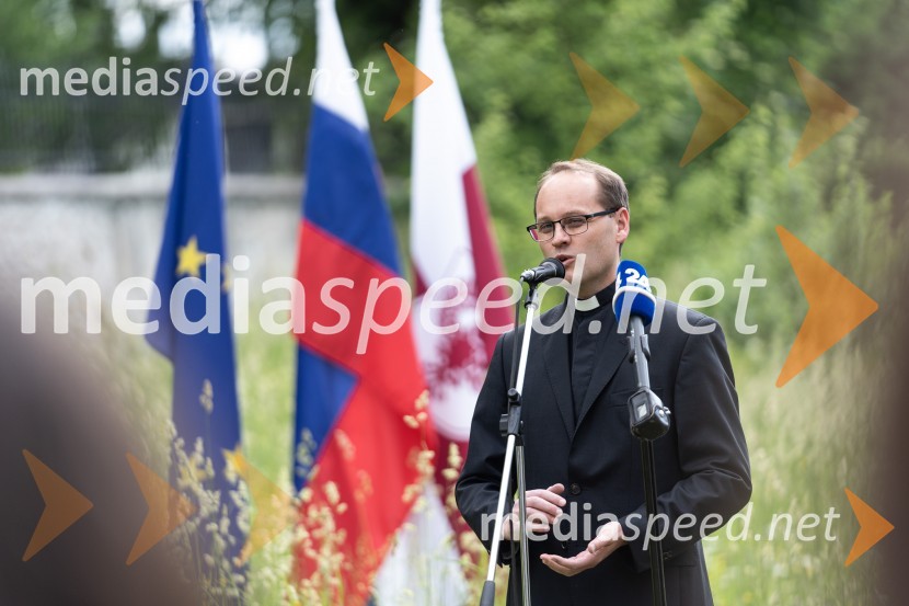  doc. dr. Andrej  Naglič, župnik v KranjuOdprtje razstave natečajnih rešitev za park Slovenske himne