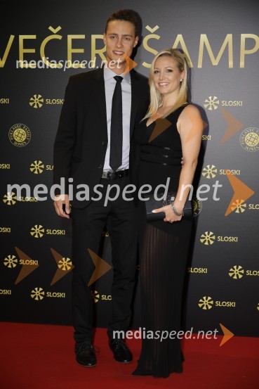  Anže Lavtižar, pomočnik trenerja ženske reprezentance s smučarskih skokih;  Tjaša UčakarVečer šampionov Smučarske zveze Slovenije 2022