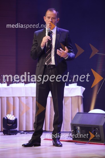  Enzo Smrekar, predsednik uprave Droge Kolinske in glavni direktor strateškega poslovnega področja v Atlantic Grupi, predsednik SZSVečer šampionov Smučarske zveze Slovenije 2022