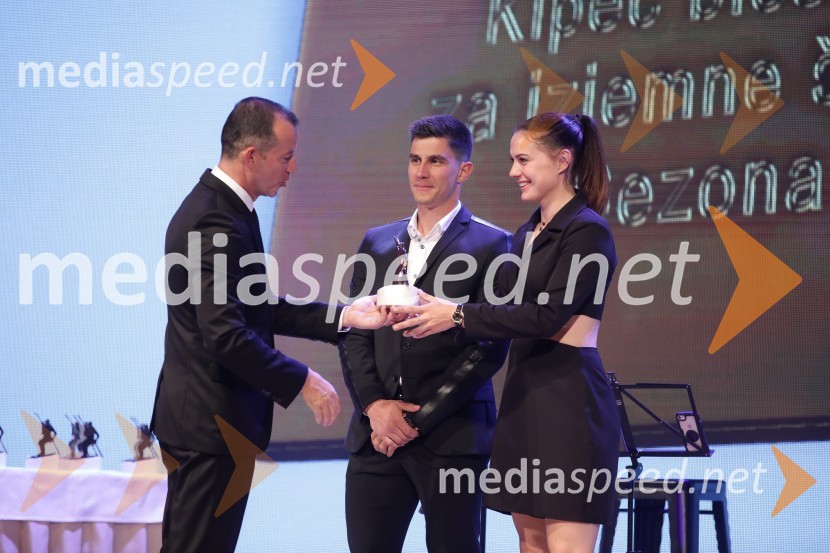  Enzo Smrekar, predsednik uprave Droge Kolinske in glavni direktor strateškega poslovnega področja v Atlantic Grupi, predsednik SZS;  Žan Kranjec, smučar;  Andreja  Slokar, smučarkaVečer šampionov Smučarske zveze Slovenije 2022