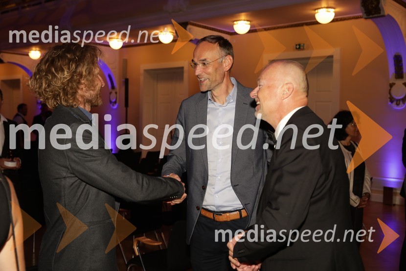  Klemen Bauer, biatlonec;  Aleksander Salkič, vodja službe za odnose z javnostmi Petrol;  ... Večer šampionov Smučarske zveze Slovenije 2022