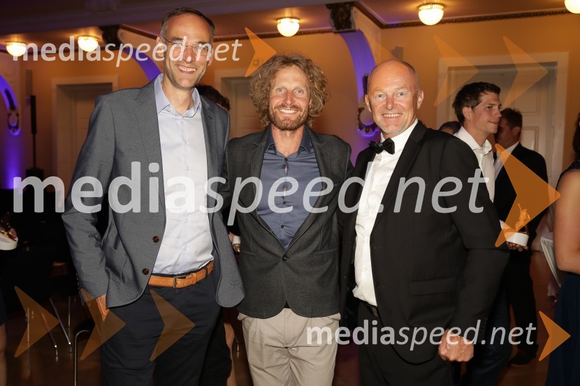  Aleksander Salkič, vodja službe za odnose z javnostmi Petrol;  Klemen Bauer, biatlonec;  ... Večer šampionov Smučarske zveze Slovenije 2022