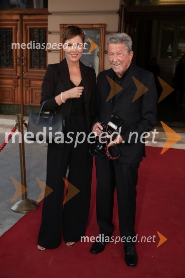  Tanja Matko, avtorica in urednica www.planet-lepote.com;  Stane Jerko, fotografThe sound, premiera kozmične opere