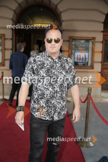  Rok Golob, skladatelj, dirigent in aranžer, King FooThe sound, premiera kozmične opere