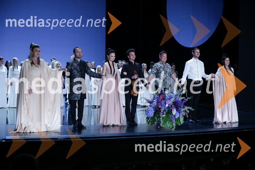  Urška  Breznik, operna pevka;  Simon Dvoršak, dirigent;  ... ;  Domen Lorenz, violinist;  Rok Golob, skladatelj, dirigent in aranžer, King Foo;  Gregor Ravnik, pevec;  Nuška Drašček, pevkaThe sound, premiera kozmične opere