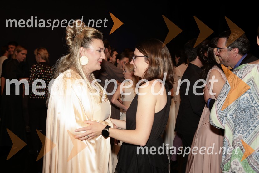  Urška  Breznik, operna pevka;  ... The sound, premiera kozmične opere