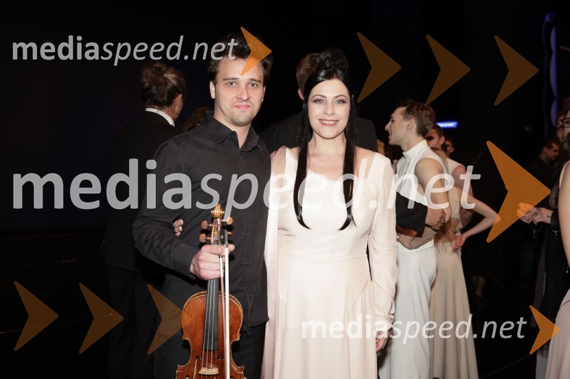  Domen Lorenz, violinist;  Nuška Drašček, pevkaThe sound, premiera kozmične opere