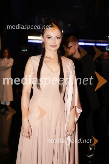  Urška  Arlič Gololičič, operna pevkaThe sound, premiera kozmične opere